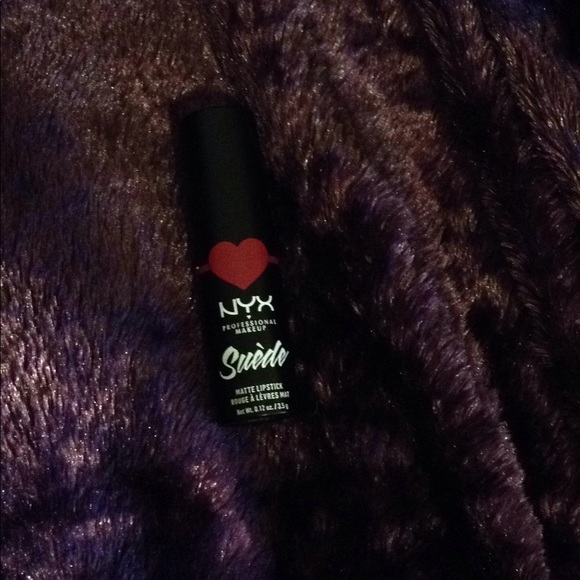 Lot of 4 NYX lipstick and "powder puff lippie" NEW - Picture 3 of 5